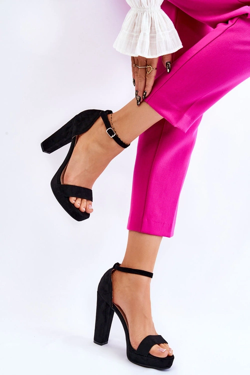 Zamszowe Sandałki Na Słupku Czarne Spectacular