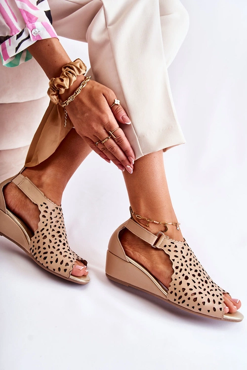 Skórzane Ażurowe Sandały Na Koturnie Beżowe Sellena