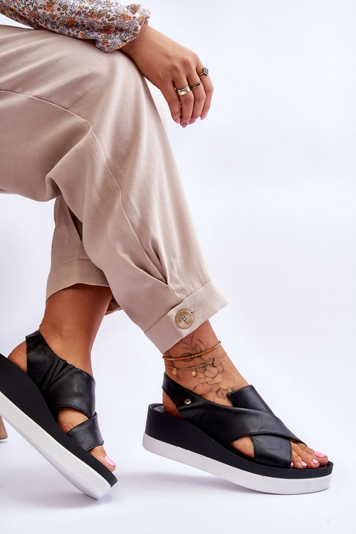 Skórzane Sandały Na Koturnie Czarne Morgan