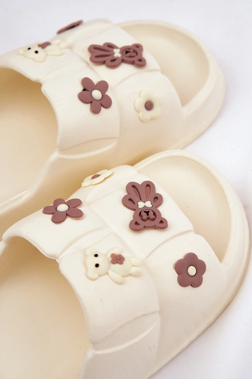 Piankowe Klapki Z Przypinkami Ecru Redienna