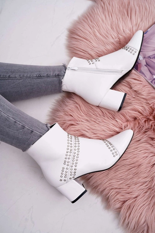 Damskie Botki Na Słupku W Szpic Z Nitami Białe Primma