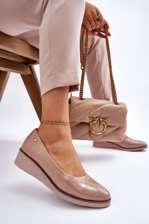 Klasyczne Lakierowane Czółenka Na Koturnie Czarne Paola