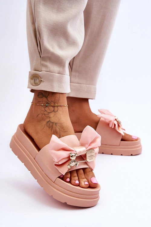 Klapki Z Kokardą I Ozdobnym Misiem Jasnoróżowe Suzy