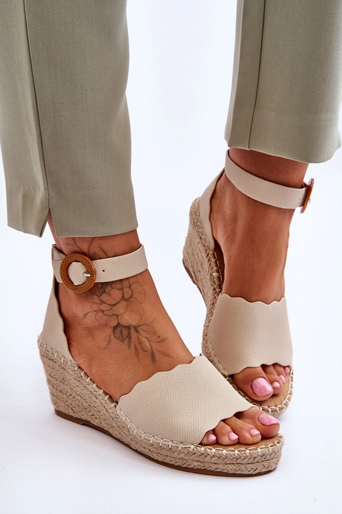 Skórzane Sandały Na Koturnie Comfort Shoe Beżowe Verola