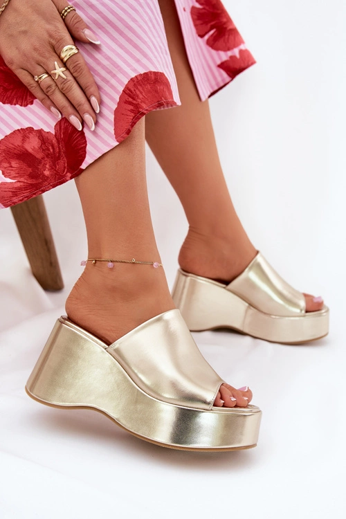 Eko Skórzane Klapki Damskie Na Platformie I Koturnie Złote Kisoffi