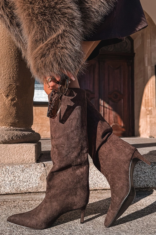 Kozaki Damskie Z Eko Zamszu Wsuwane Na Szpilce Czekoladowe Phelin