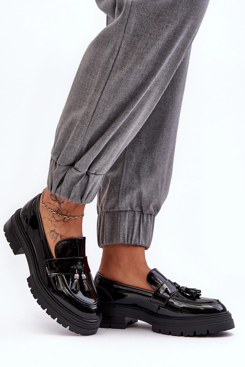 Lakierowane Półbuty Loafersy Z Frędzlami Czarne Velenase