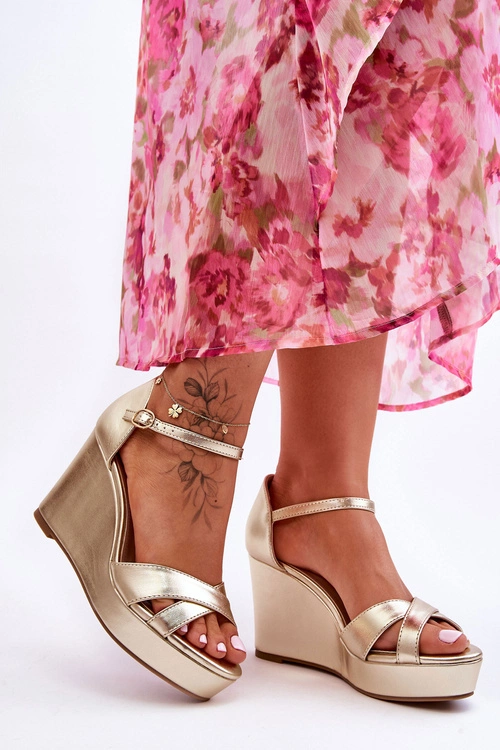 Klasyczne Skórzane Sandały Na Koturnie Złote Givana