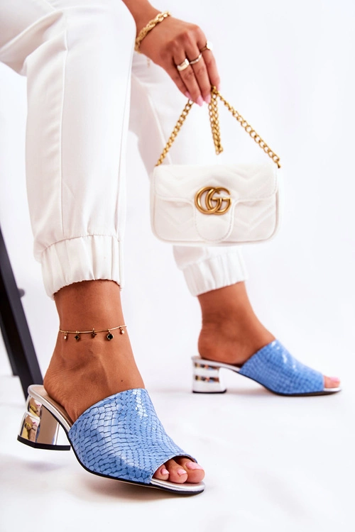 Skórzane Klapki Damskie Wzór Krokodyl Na Obcasie Niebieskie Perry