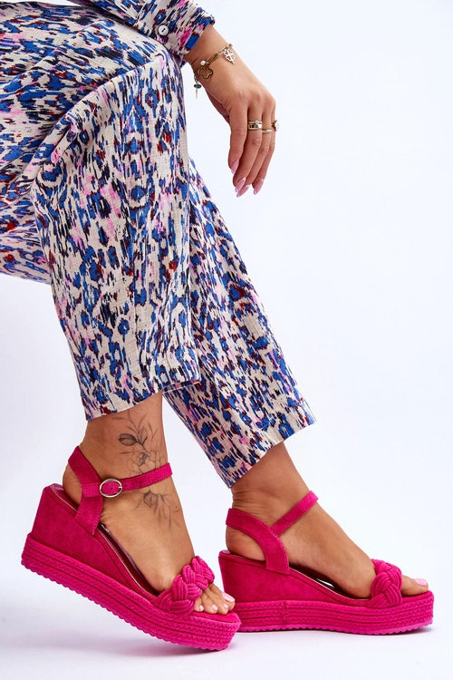 Klasyczne Zamszowe Sandały Na Koturnie Fuksja Denisse