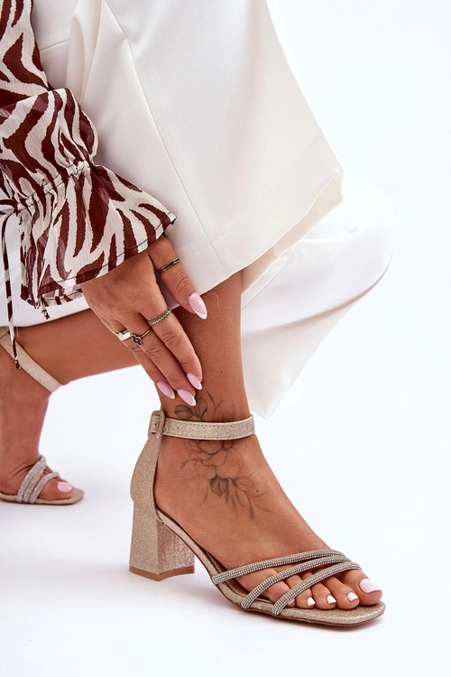 Błyszczące Sandałki Na Obcasie Złote Enenor