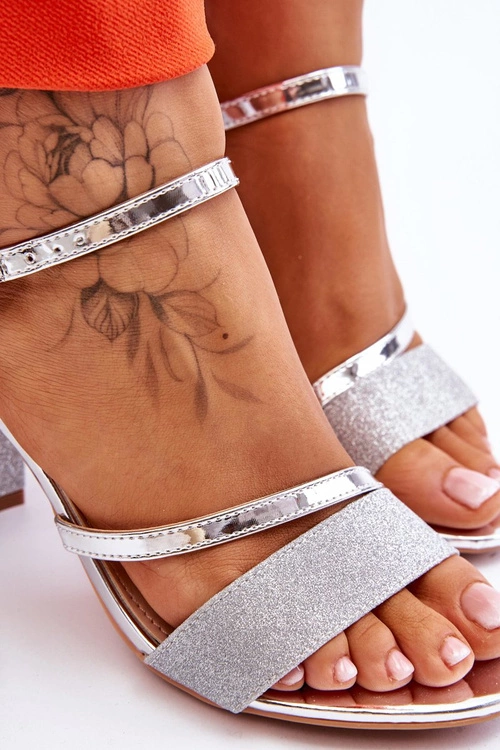 Błyszczące Sandały Na Obcasie Srebrne Alicia
