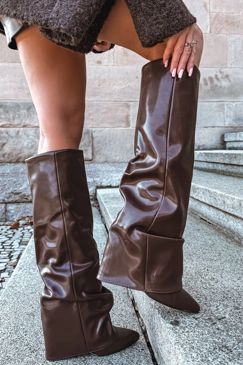 Ocieplane Kozaki Damskie Z Wywiniętą Cholewką Na Słupku Czekoladowe Elivira