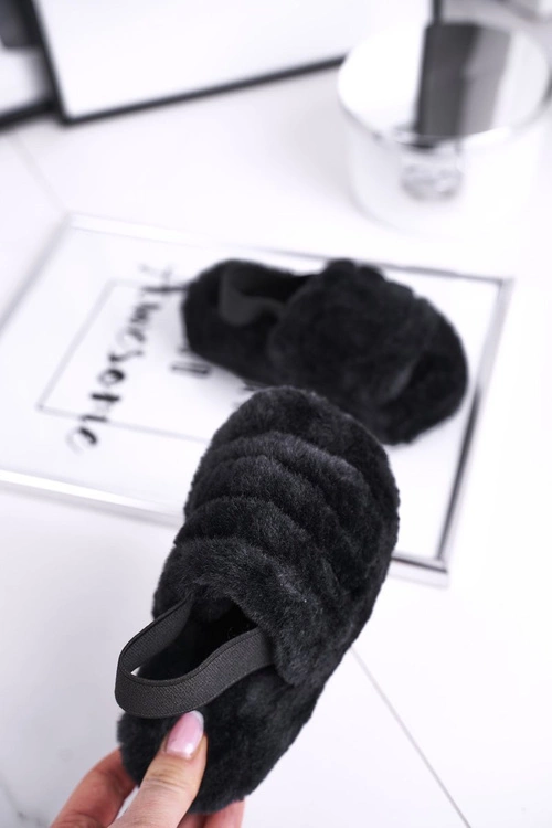 Dziecięce klapki z futerkiem i gumką czarne Fluffy