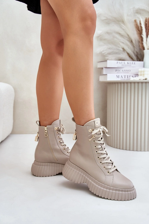 Skórzane Botki Na Platformie Na Zamek Z Ozdobną Kłódką CheBello 4517 Beżowe