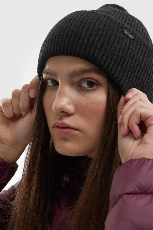 Czapka Zimowa 4F Z Dodatkiem Materiałów Z Recyklingu 4FAW23ACAPF288-20S Czarna