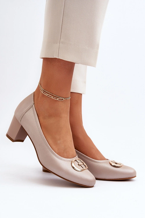 Czółenka Na Niskim Słupku Z Ozdobą Beżowe Aeliris