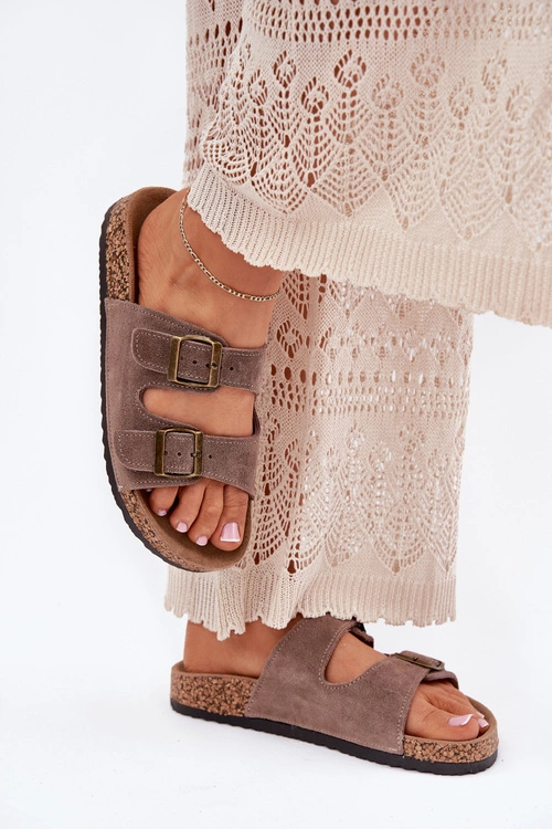 Zamszowe Klapki Na Korkowej Podeszwie Z Klamrami Ciemnobeżowe Tavira