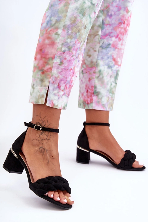 Zamszowe Sandały Z Warkoczem Czarne Essenza