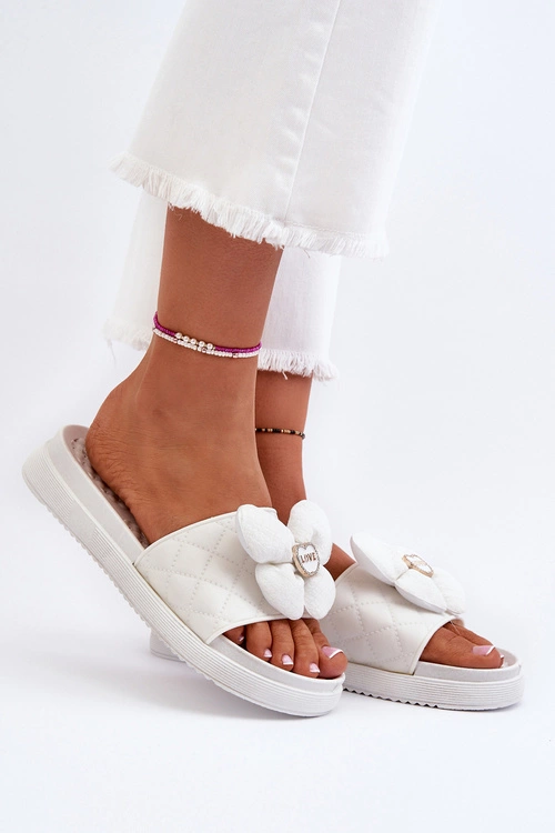 Klapki Damskie Z Ozdobą Na Niskiej Platformie Białe Cedrella