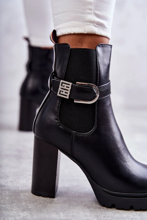 Skórzane Botki Na Słupku Z Ozdobnym Paskiem Czarne Maresol