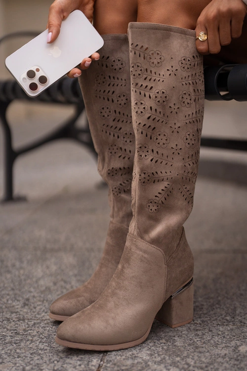 Ażurowe Kozaki Damskie Na Słupku Z Eko Zamszu Vinceza 16443 Ciemnobeżowe