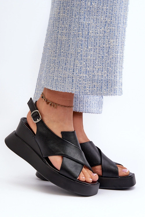 Sandały Damskie Z Eko Skóry Na Platformie I Koturnie Czarne Vaiara