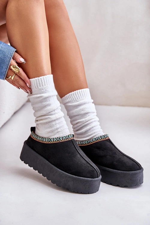 Kapcie Damskie Na Platformie Z Haftem Czarne Neroma