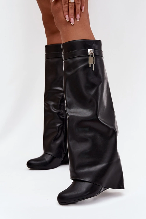 Kozaki Damskie Na Koturnie Z Paskiem I Srebrnym Detalem Eko Skórzane Czarne Korivelle