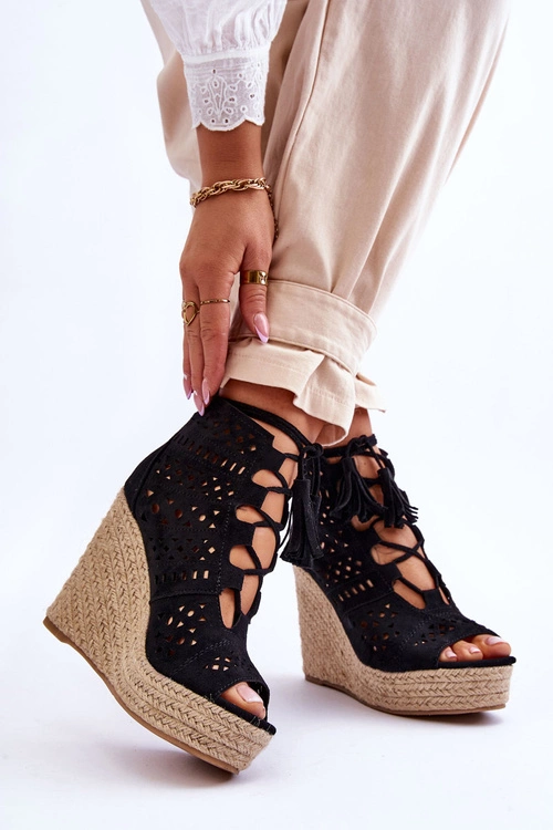 Zamszowe Ażurowe Botki Na Koturnie Czarne Berthe