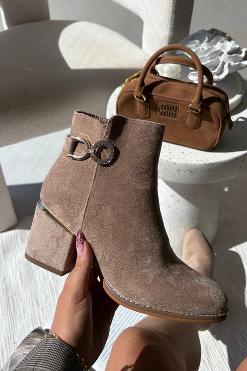 Ocieplane Botki Damskie Ze Złotymi Detalami Na Słupku Beżowe Dorisse