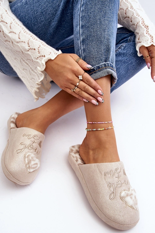 Błyszczące Kapcie Damskie Beżowe Geraja