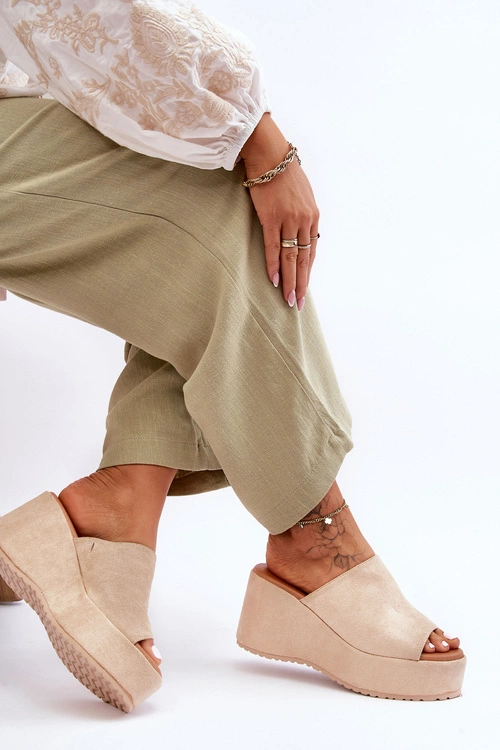 Damskie Klapki Na Masywnej Platformie Beżowe Martina