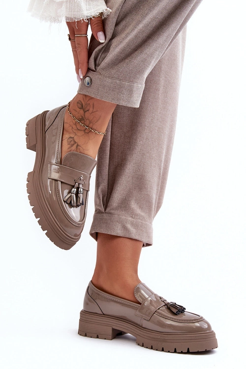 Lakierowane Półbuty Loafersy Z Frędzlami Ciemnobeżowe Velenase