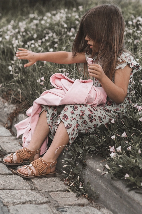 Dziecięce Sandały Na Rzep Z Frędzelkami Brązowe Missy