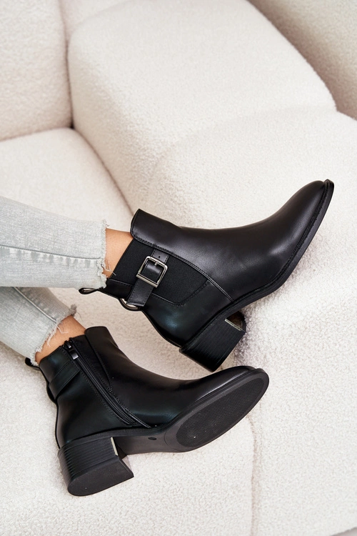 Botki Sztyblety Damskie Na Niskim Obcasie Ze Złotą Klamrą Czarne Vomera