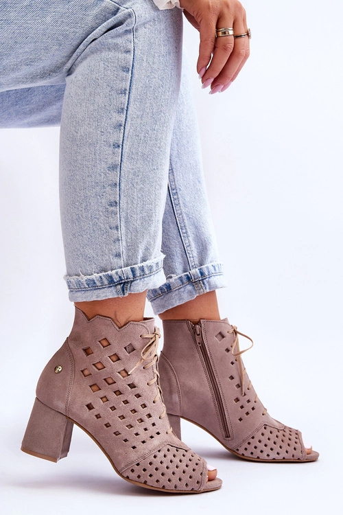 Zamszowe Botki W Ażurowy Wzór Maciejka 05966-10 Ciemnobeżowe