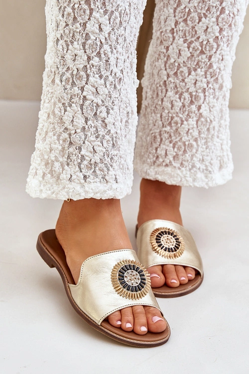 Skórzane Klapki Z Ozdobą Na Płaskim Obcasie Zazoo 3047/O Złote