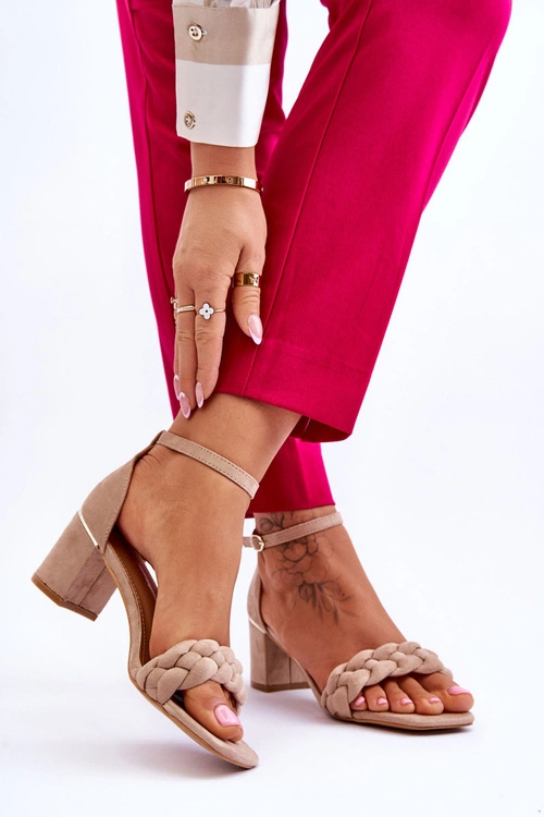 Zamszowe Sandały Na Obcasie Z Ozdobnym Warkocze Beżowe Azela