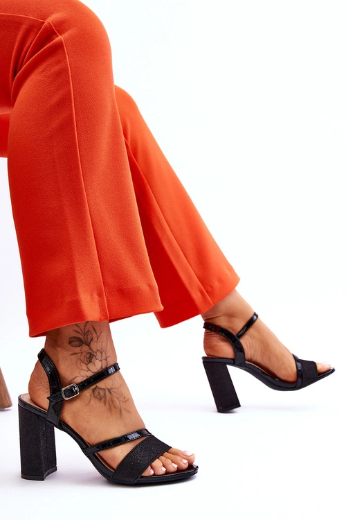 Błyszczące Sandały Na Obcasie Czarne Alicia