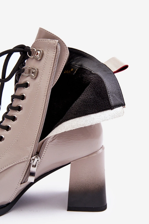 Lakierowane Botki Na Słupku Sznurowane D&A MR870-06 Jasnoszare