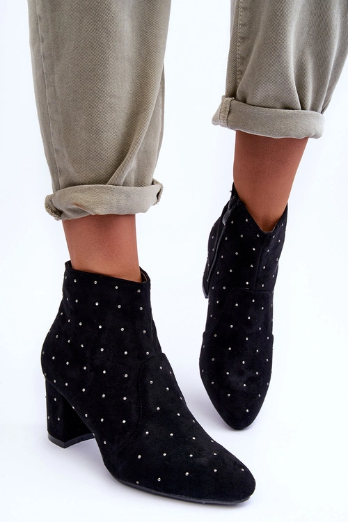 Zamszowe Botki Damskie Zdobione Ćwiekami Czarne Antede
