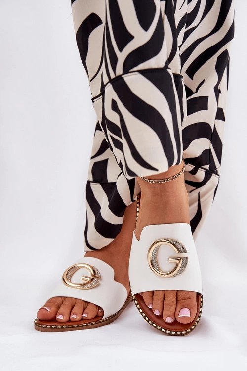 Eko Skórzane Płaskie Klapki Damskie Z Ozdobnym Detalem Białe Frelie