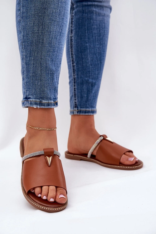 Eko Skórzane Klapki Na Płaskim Obcasie Z Ozdobnym Paseczkiem Camel Hirtewi