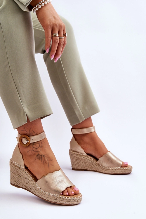 Skórzane Sandały Na Koturnie Comfort Shoe Złote Verola