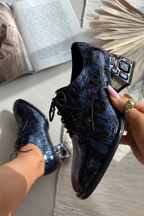 Skórzane Lakierowane Półbuty Damskie Na Obcasie Z Kryształkami Artiker 55C0428 Granatowe