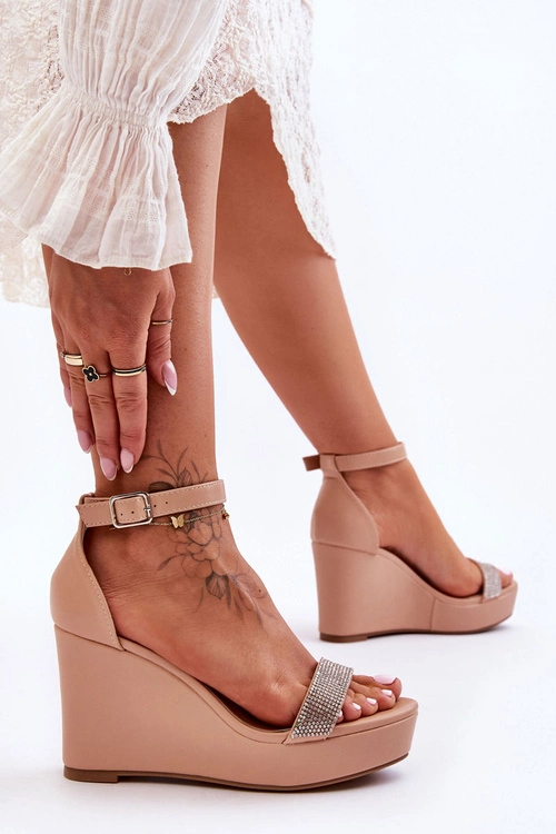 Modne Skórzane Sandały Na Koturnie Nude Arwen