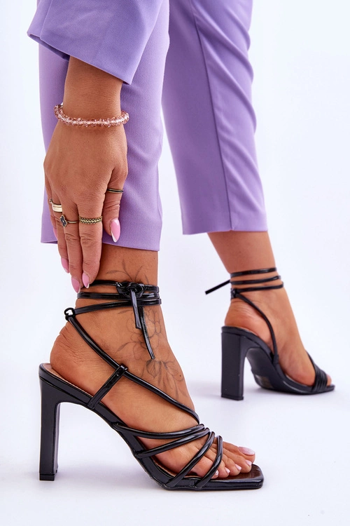 Modne Wiązane Sandały Na Obcasie Czarne Tessoro