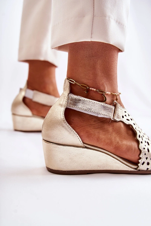 Skórzane Ażurowe Sandały Na Koturnie Złote Sellena