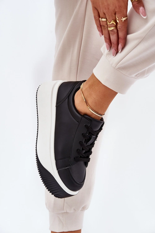 Sneakersy Na Masywnej Platformie Gładkie Czarne Tirvanis